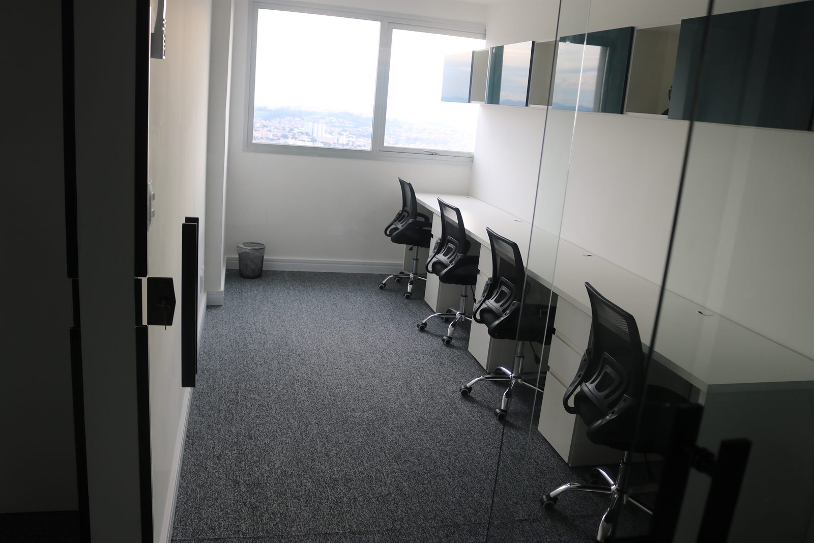 Sala privativa com cinco posições e vista para Belo Horizonte